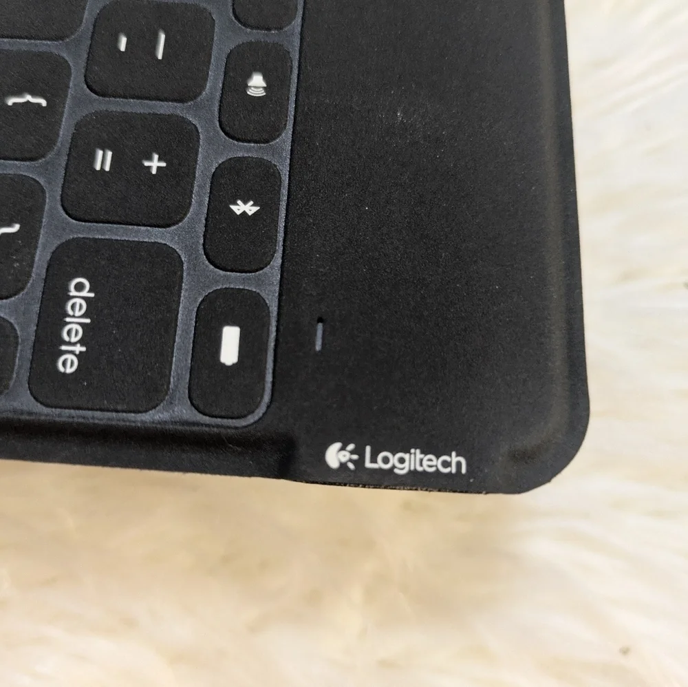 Logitech tablet keyboard (blue tooth)